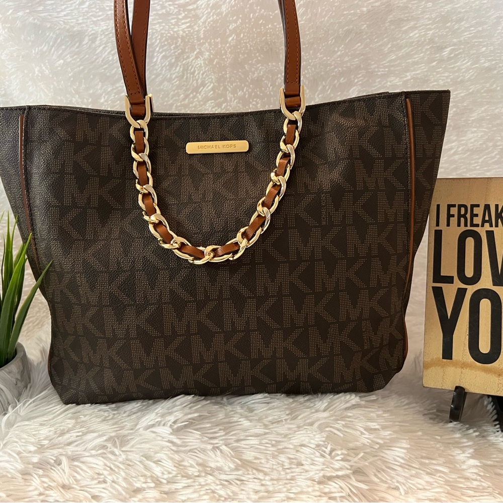 Michael Kors large Harper East West Signature Tote Handbag - LIKE NEW!